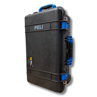 Peli Case 1510, Schwarz mit blauen Griffen und Verschlüssen